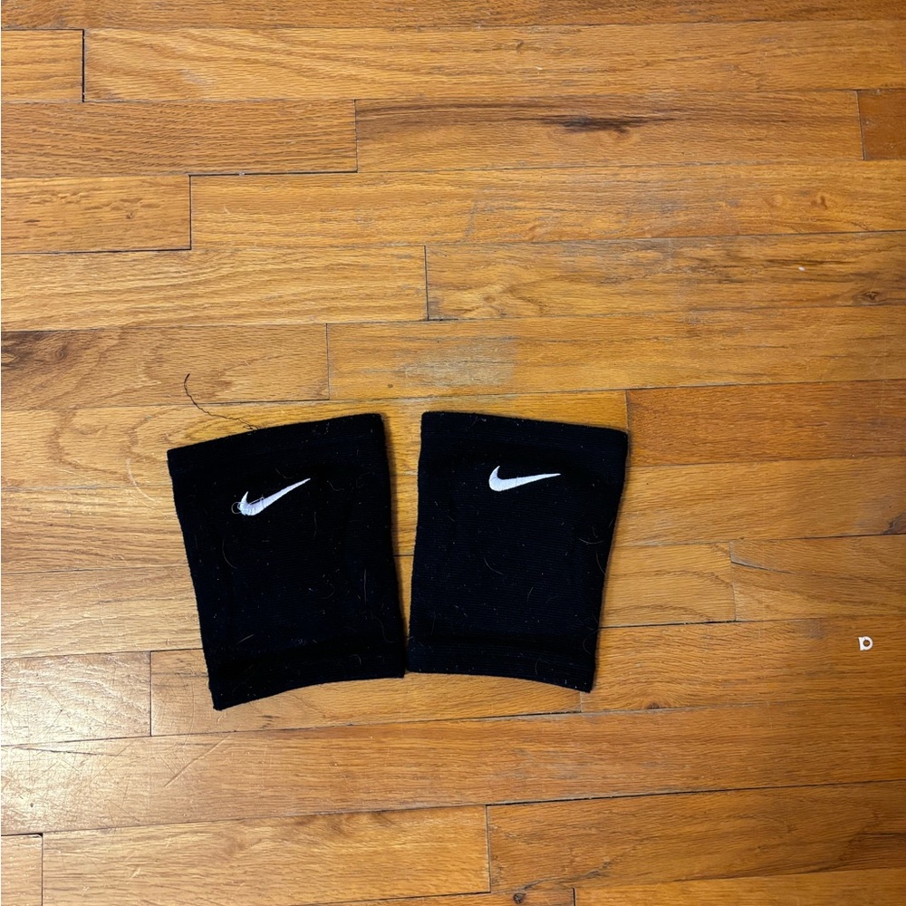 Girls Black Nike Volleyball Kneepads with logo
